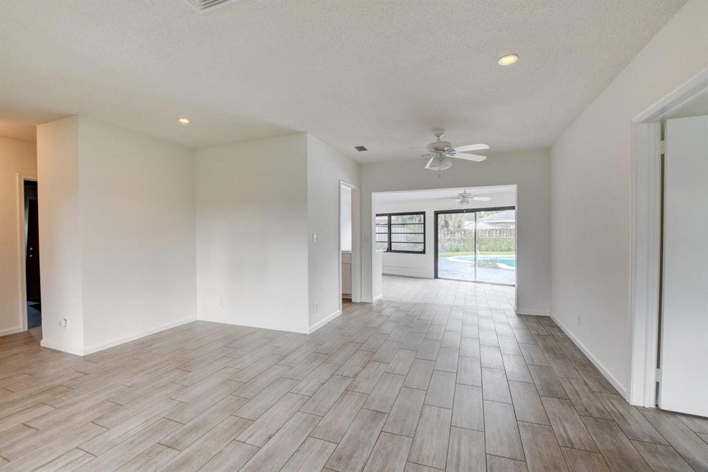 BOCA RATON SQUARE - Residential