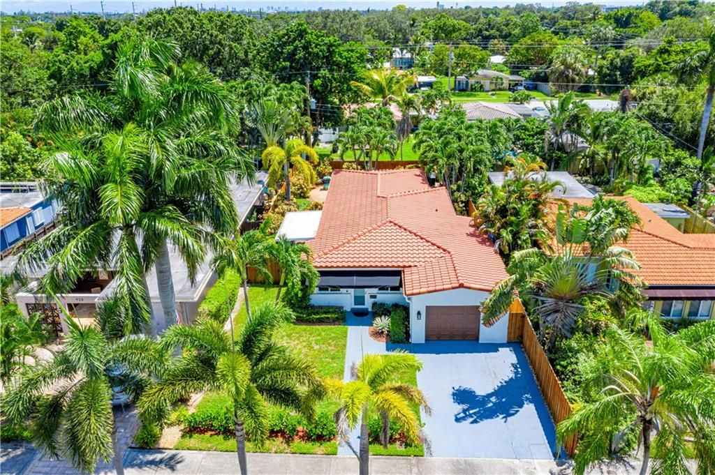 Photo of 932 SW 19th St, Fort Lauderdale, FL 33315 (MLS # F10288155)