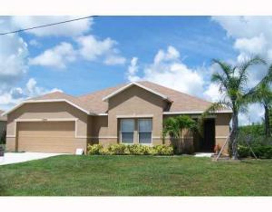 LOVELY CBS 3/2/2 HOME WITH A SCREENED PORCH BACKS TO DRAINAGE CANAL. BIG KITCHEN WITH BLACK APPLIANCES. AN ISLAND IN KITCHEN. VERY UNIQUE FLOOR PLAN. BIG MASTER BEDROOM 18 X 17 AND A SPACIOUS MASTER BATH.