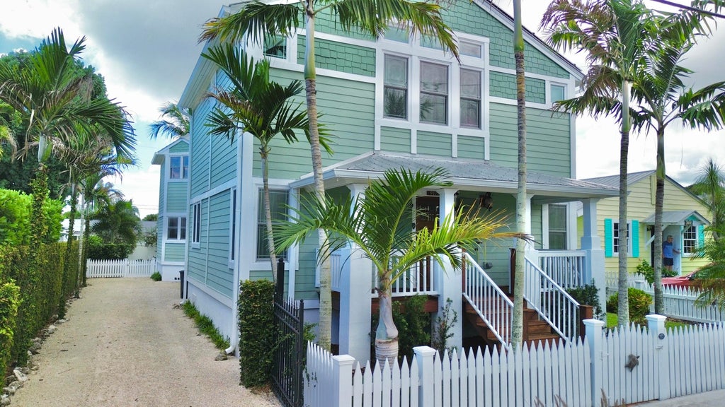 Photo of 9172 SE Apollo Street, Hobe Sound, FL 33455 (MLS # B26081710)