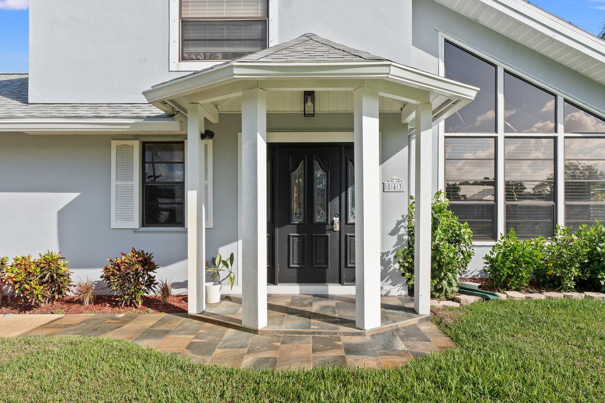 843 SE Thornhill Drive
