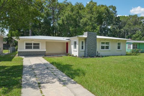 2209 Gillis Palatka FL 32177