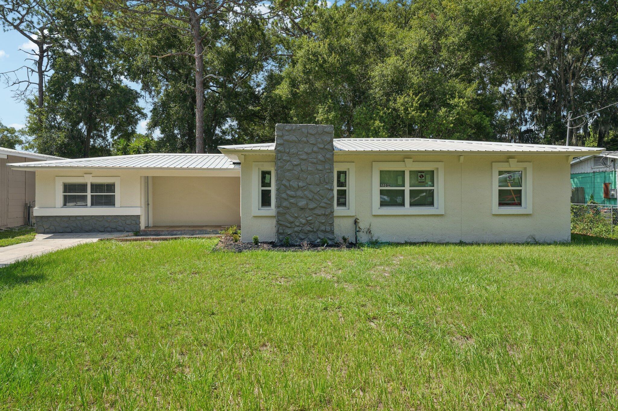 2209 Gillis