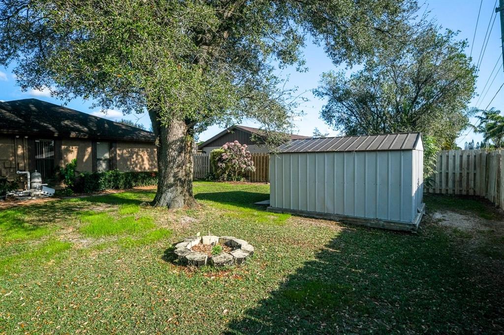 EASTWOOD OF WELLINGTON 3 - Residential