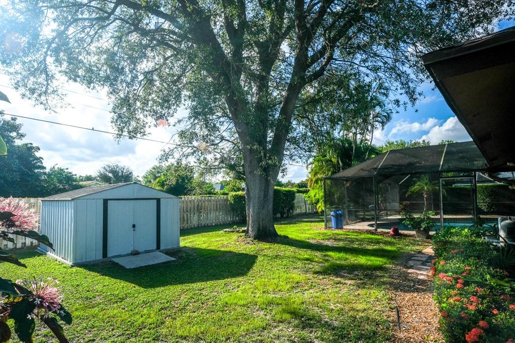 EASTWOOD OF WELLINGTON 3 - Residential