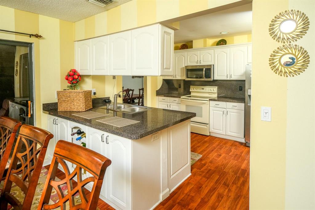 EASTWOOD OF WELLINGTON 3 - Residential