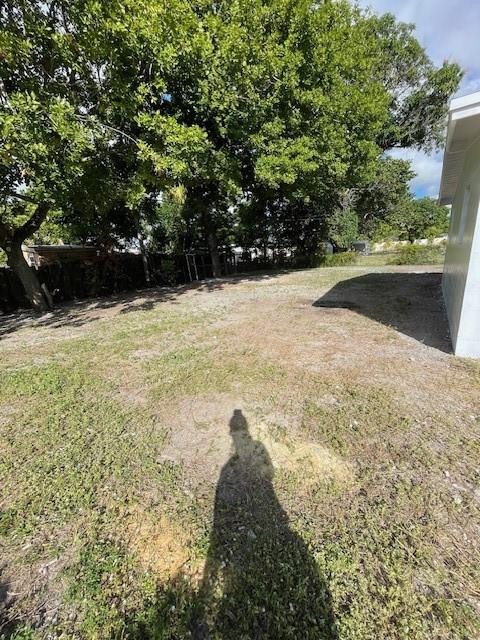 LAUDERDALE MANORS - Residential Lease