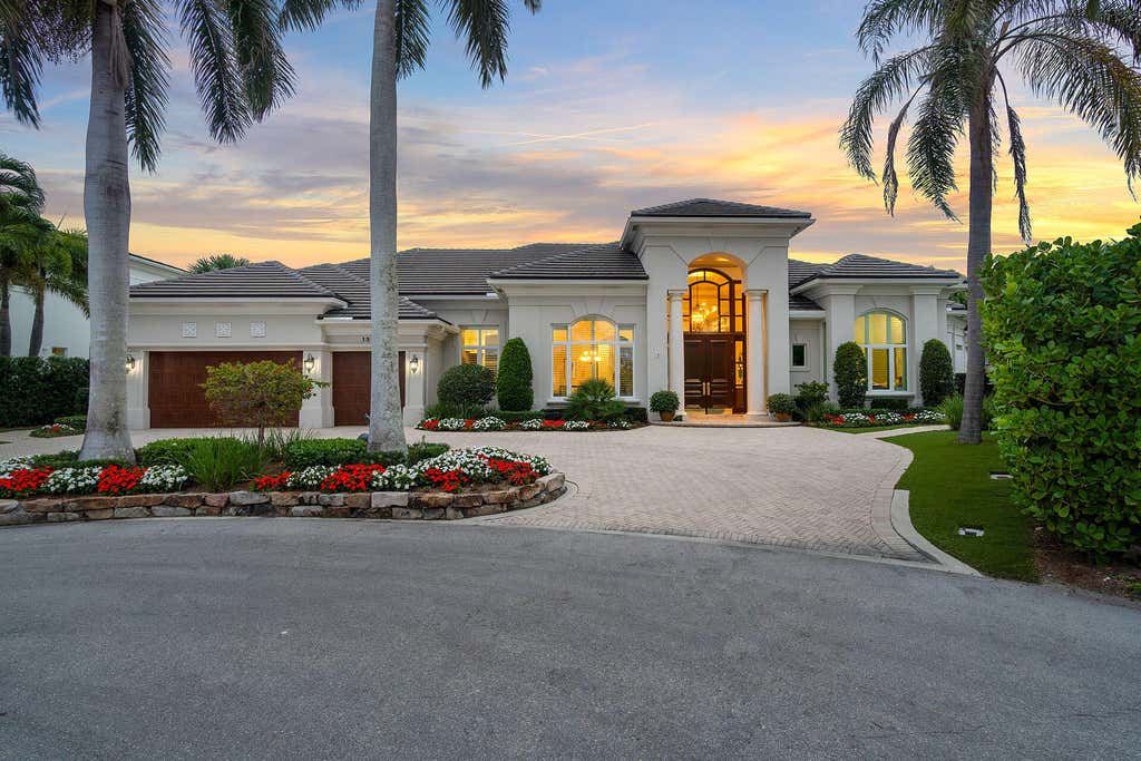 Photo of 132 Thatch Palm Cove, Boca Raton, FL 33432 (MLS # R10959414)