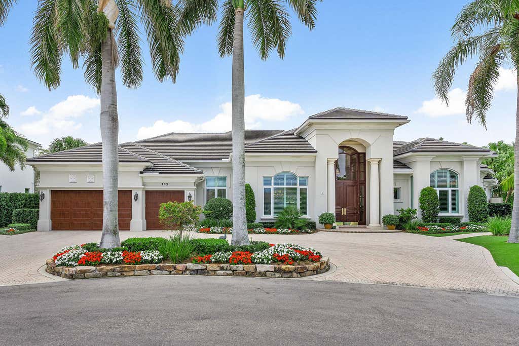 Photo of 132 Thatch Palm Cove, Boca Raton, FL 33432 (MLS # R10959414)