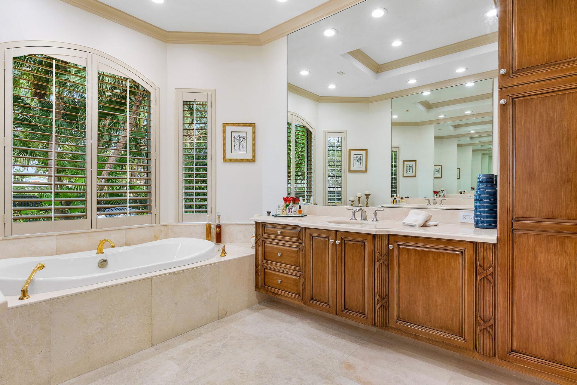 ROYAL PALM YACHT & COUNTR - Residential