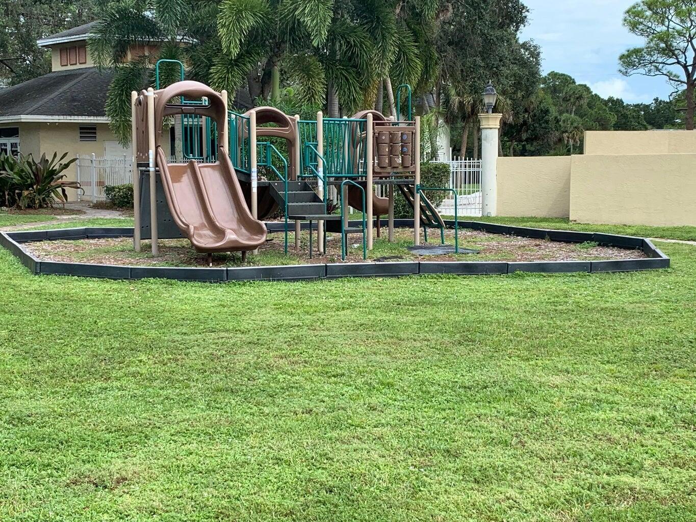 ''''''PINES OF VERO (THE) - Residential Lease