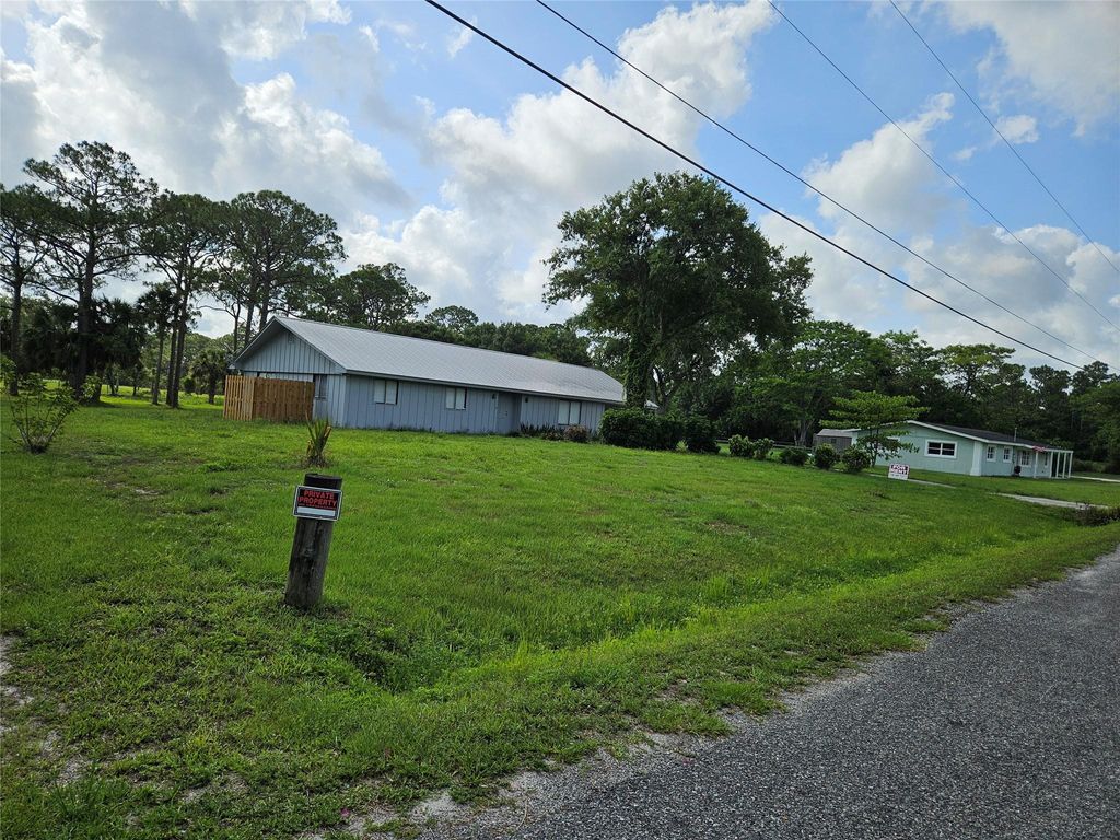 Photo of 950 Emerald Avenue, Fort Pierce, FL 34945 (MLS # F10506181)