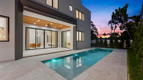 Tiny photo for 274 NE 3rd Court, Boca Raton, FL 33432 (MLS # B26016150)