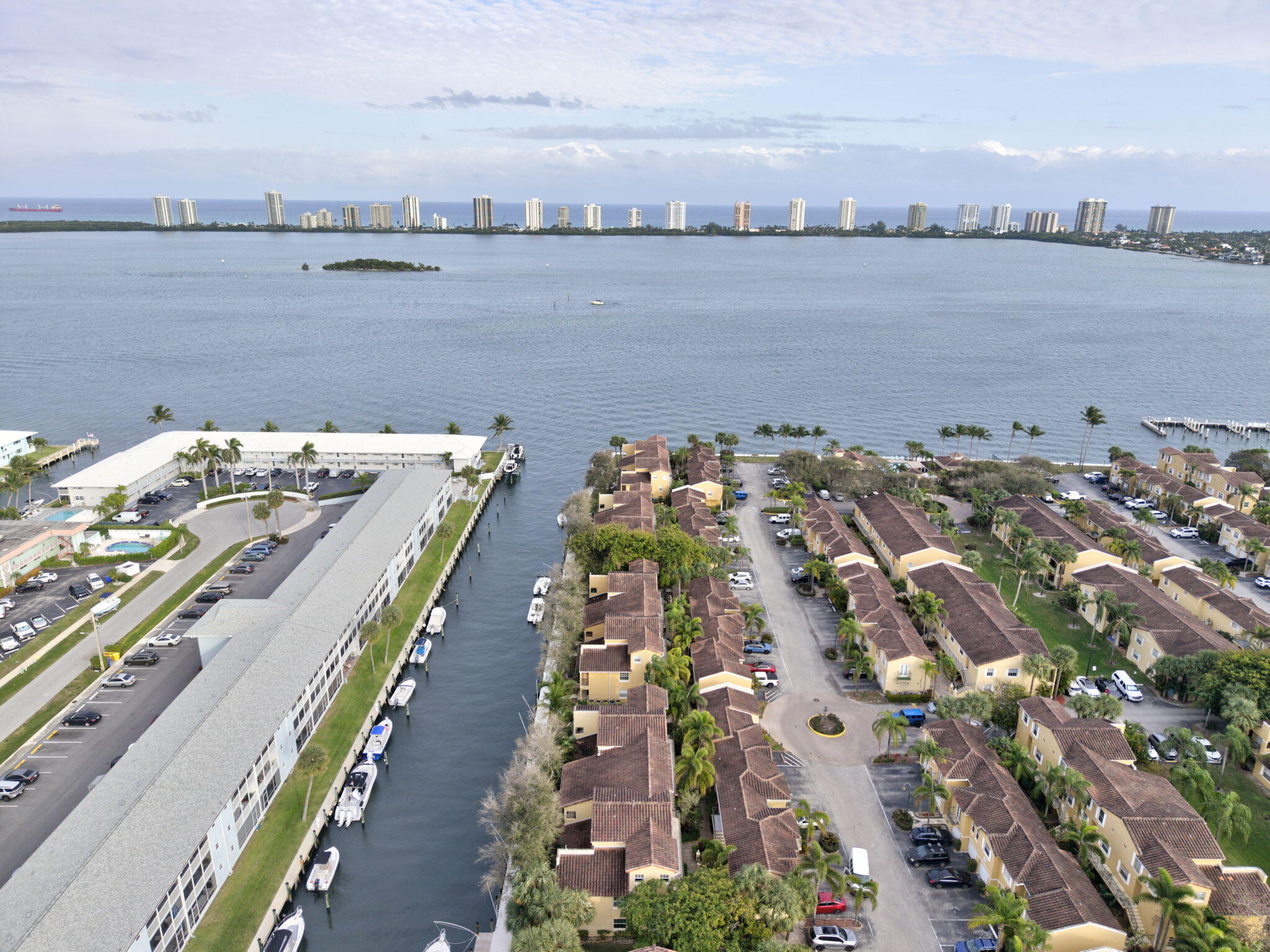 BAY REACH CONDO - Residential