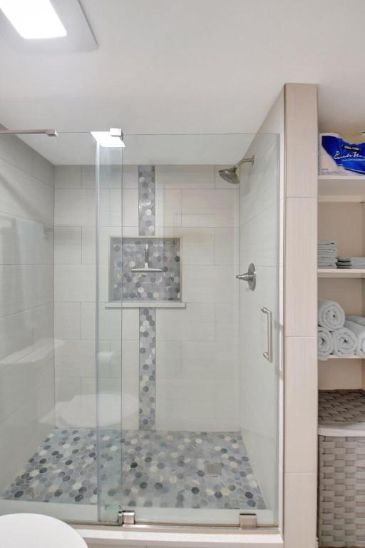 BAY REACH CONDO - Residential