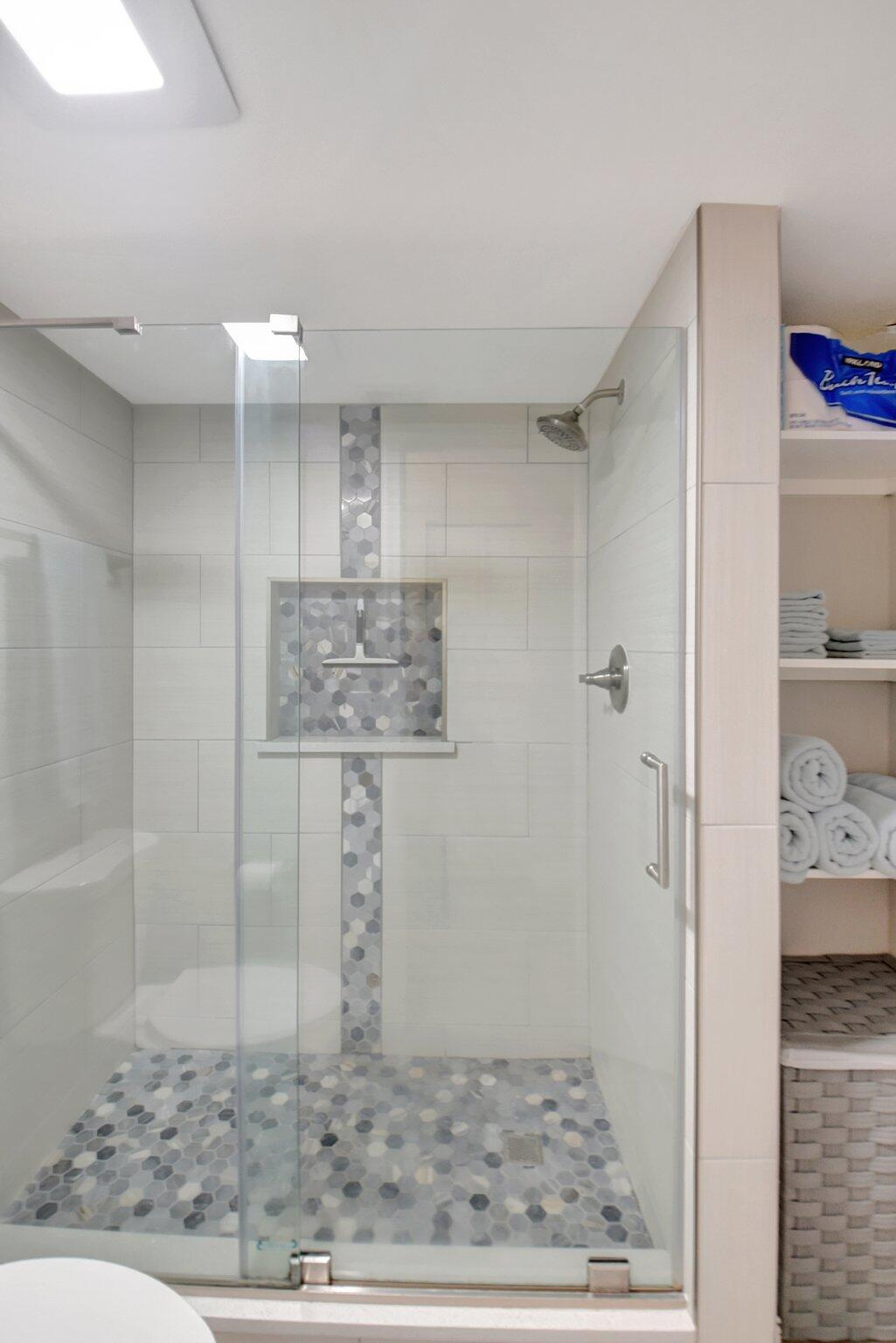 BAY REACH CONDO - Residential