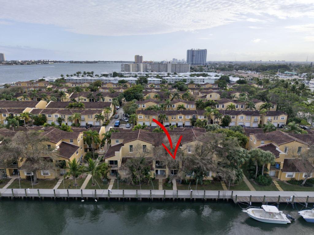 BAY REACH CONDO - Residential