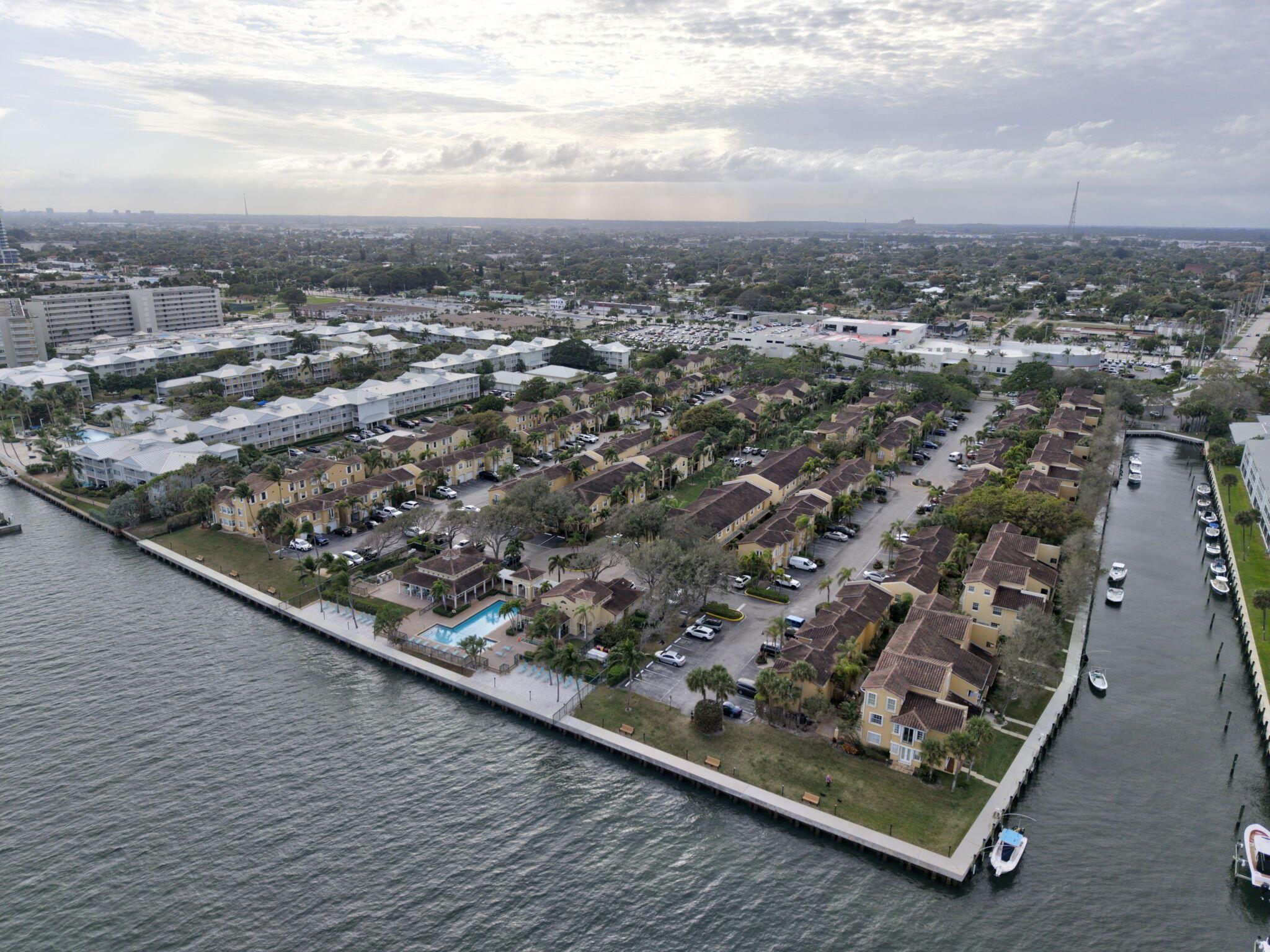 BAY REACH CONDO - Residential