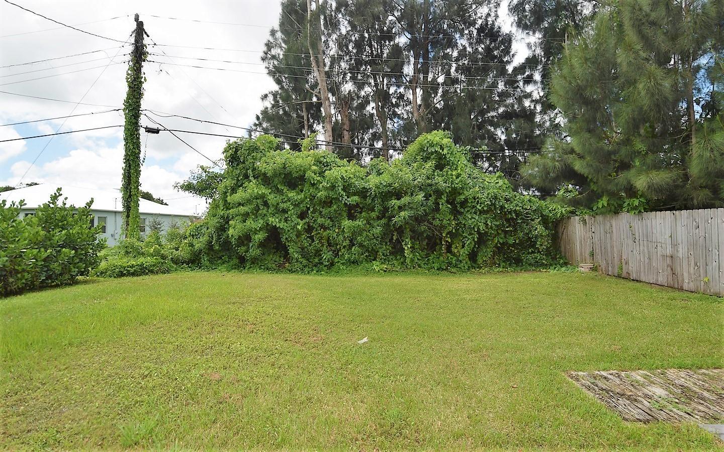 976 SW 34th Terrace