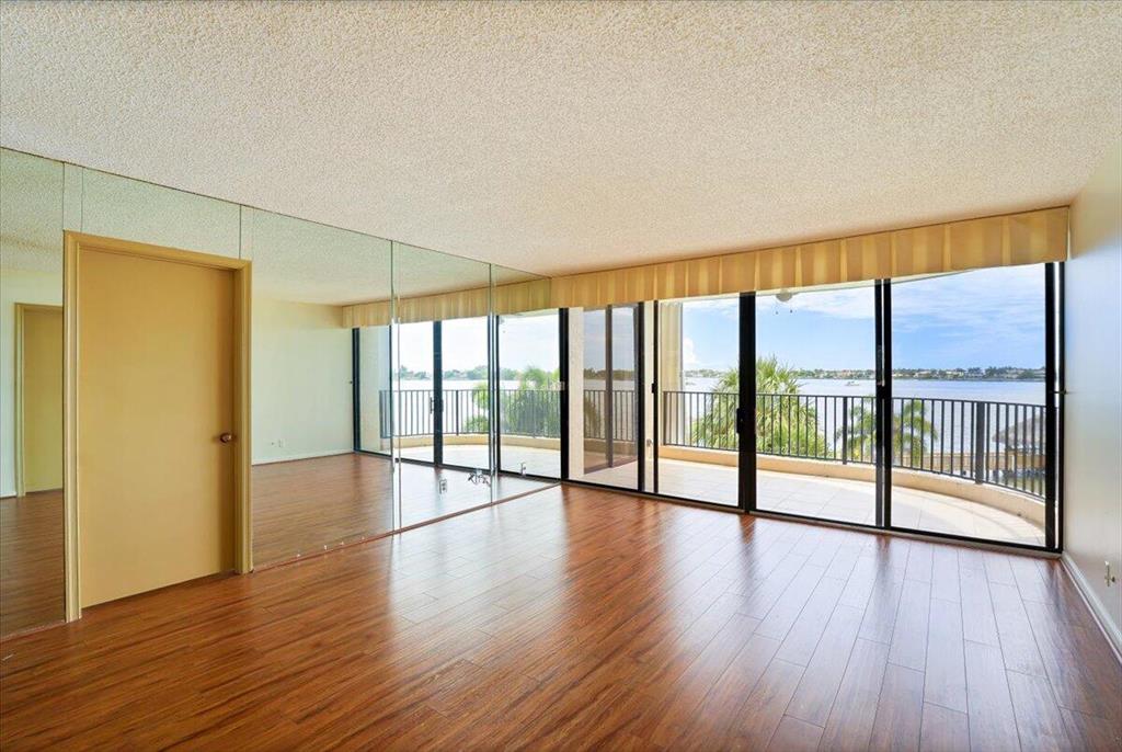 LAKESHORE COLONY I CONDO - Residential