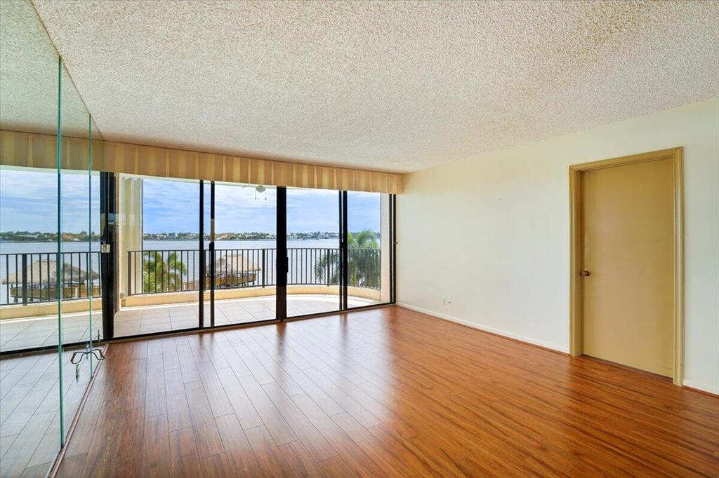 LAKESHORE COLONY I CONDO - Residential