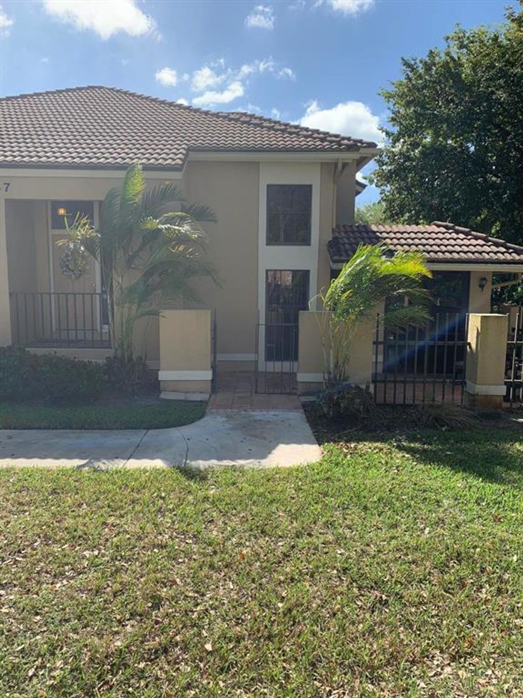 Photo of 587 Prestwick Circle #4, Palm Beach Gardens, FL 33418 (MLS # R10698146)