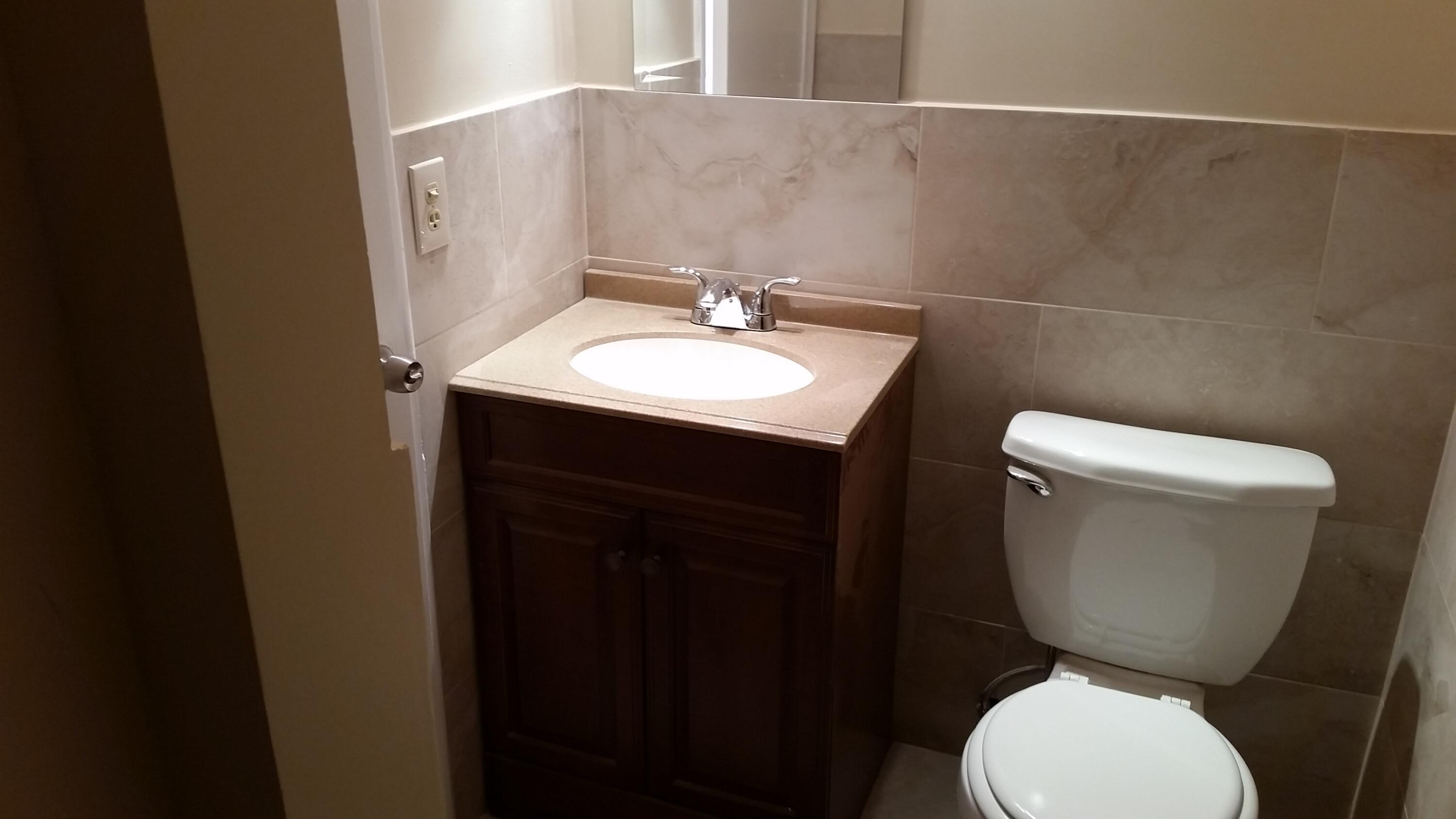 ROYAL OAKS TOWNHOUSE 11 CONDO - Residential