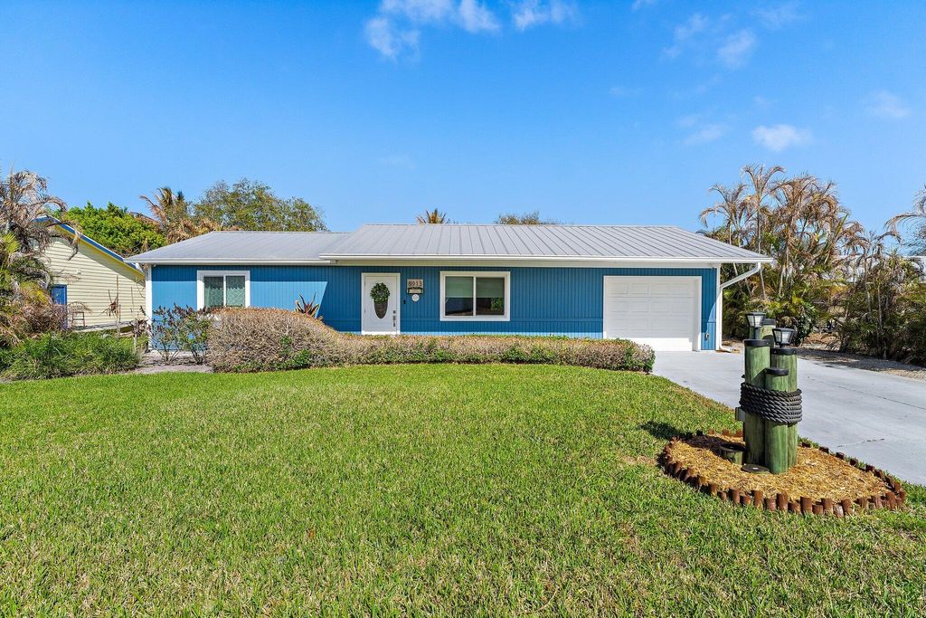 Photo of 8913 SE Sandridge Avenue, Hobe Sound, FL 33455 (MLS # B26006217)