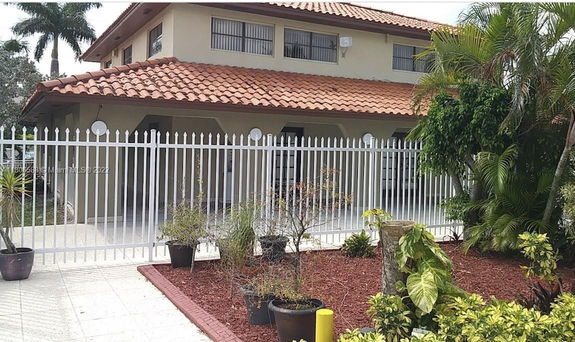 8185 NW 7th St 214