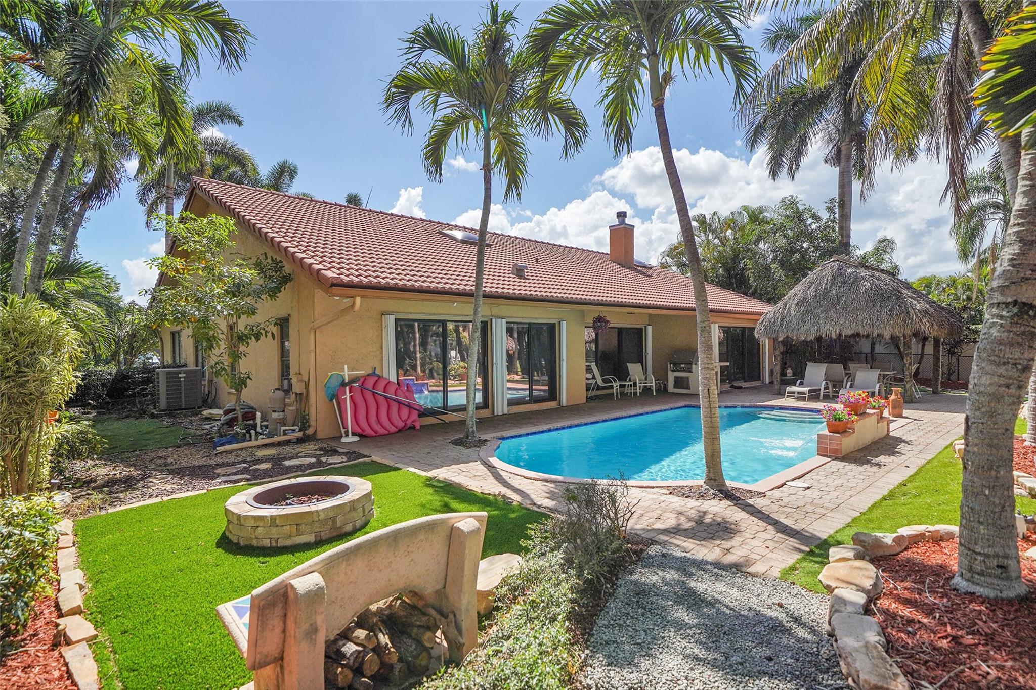 Jacaranda Lakes - Residential