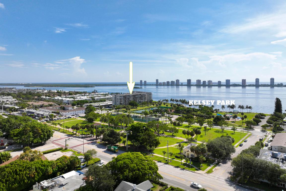 LAKE HARBOUR TOWERS CONDO - Residential