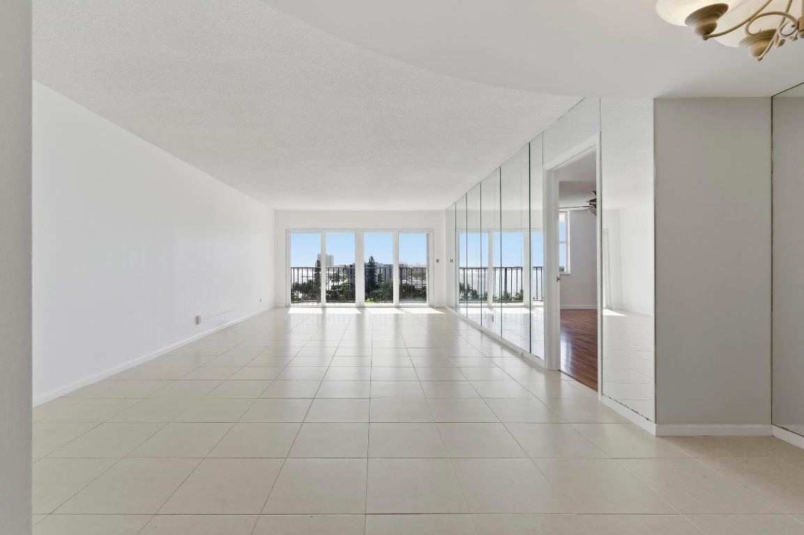 LAKE HARBOUR TOWERS CONDO - Residential