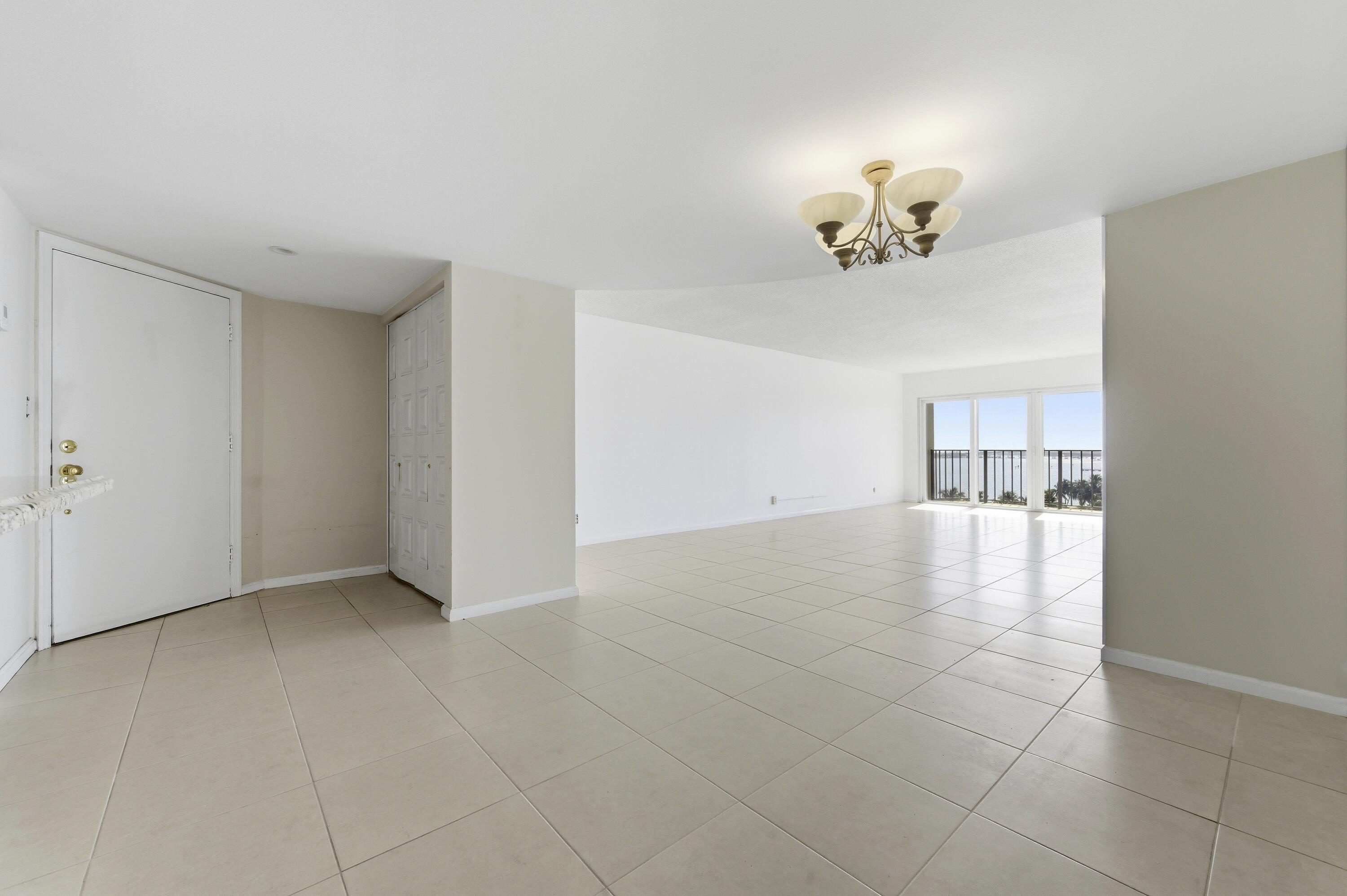 LAKE HARBOUR TOWERS CONDO - Residential