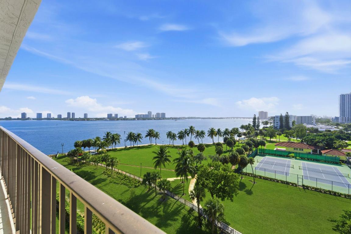 LAKE HARBOUR TOWERS CONDO - Residential