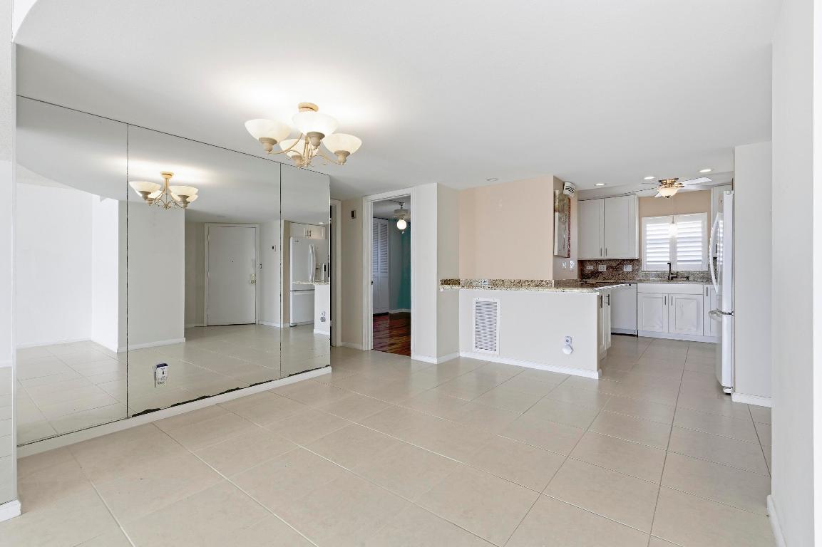 LAKE HARBOUR TOWERS CONDO - Residential