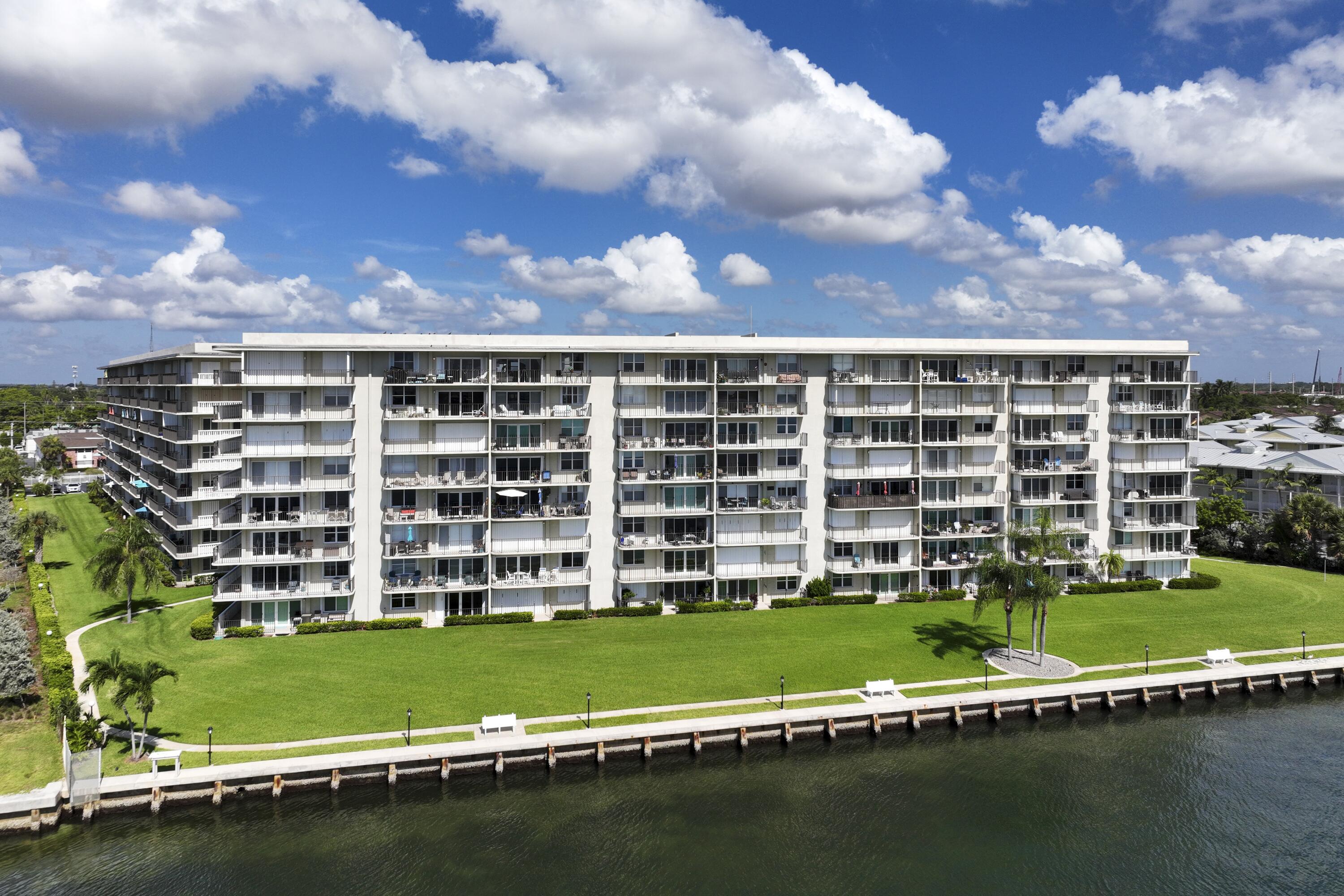 LAKE HARBOUR TOWERS CONDO - Residential