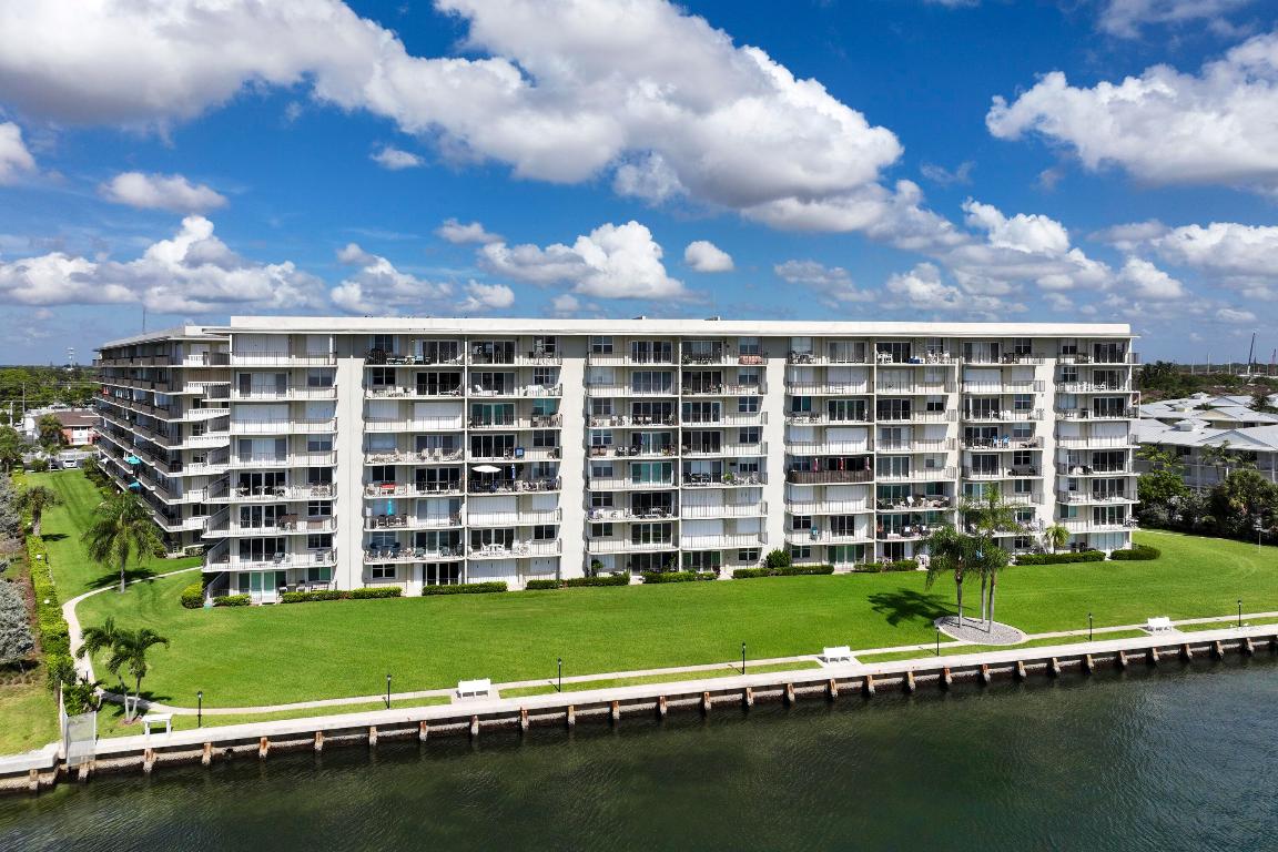 LAKE HARBOUR TOWERS CONDO - Residential