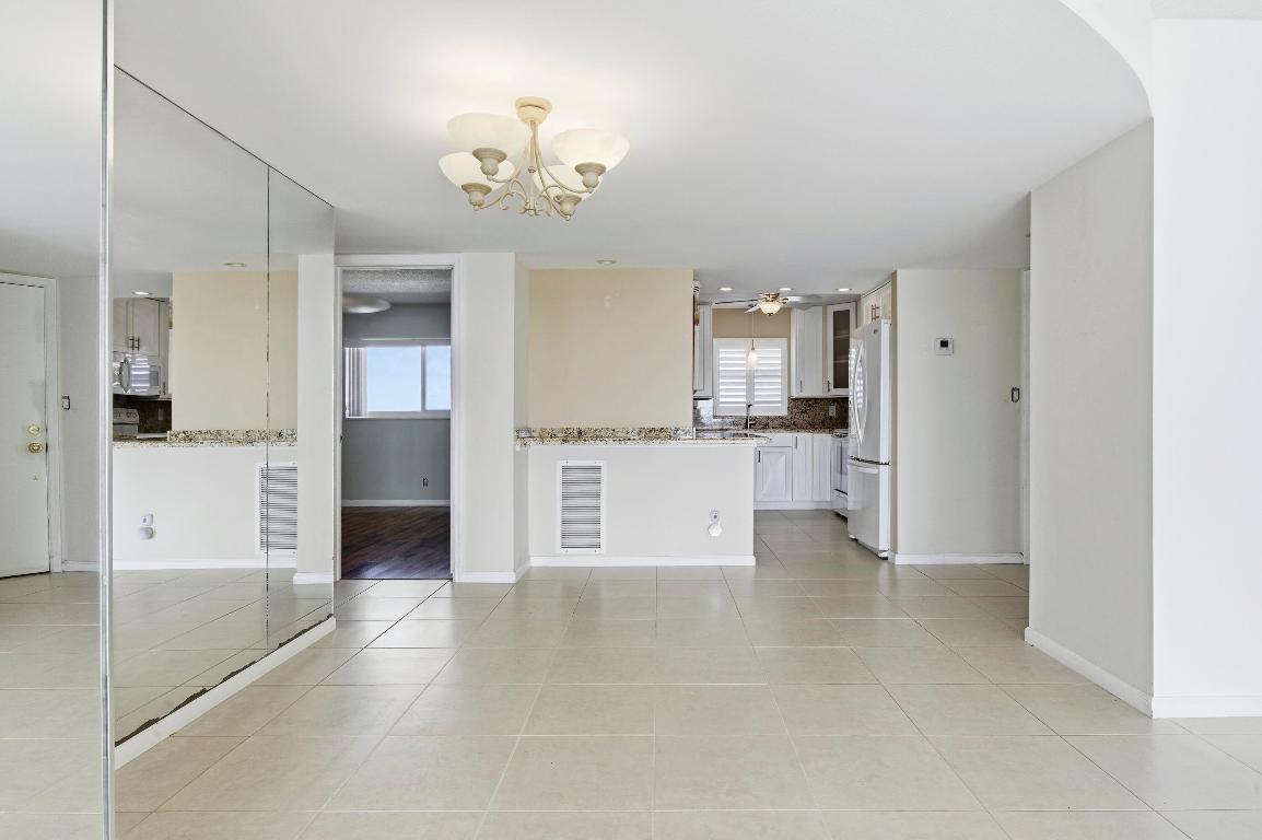 LAKE HARBOUR TOWERS CONDO - Residential