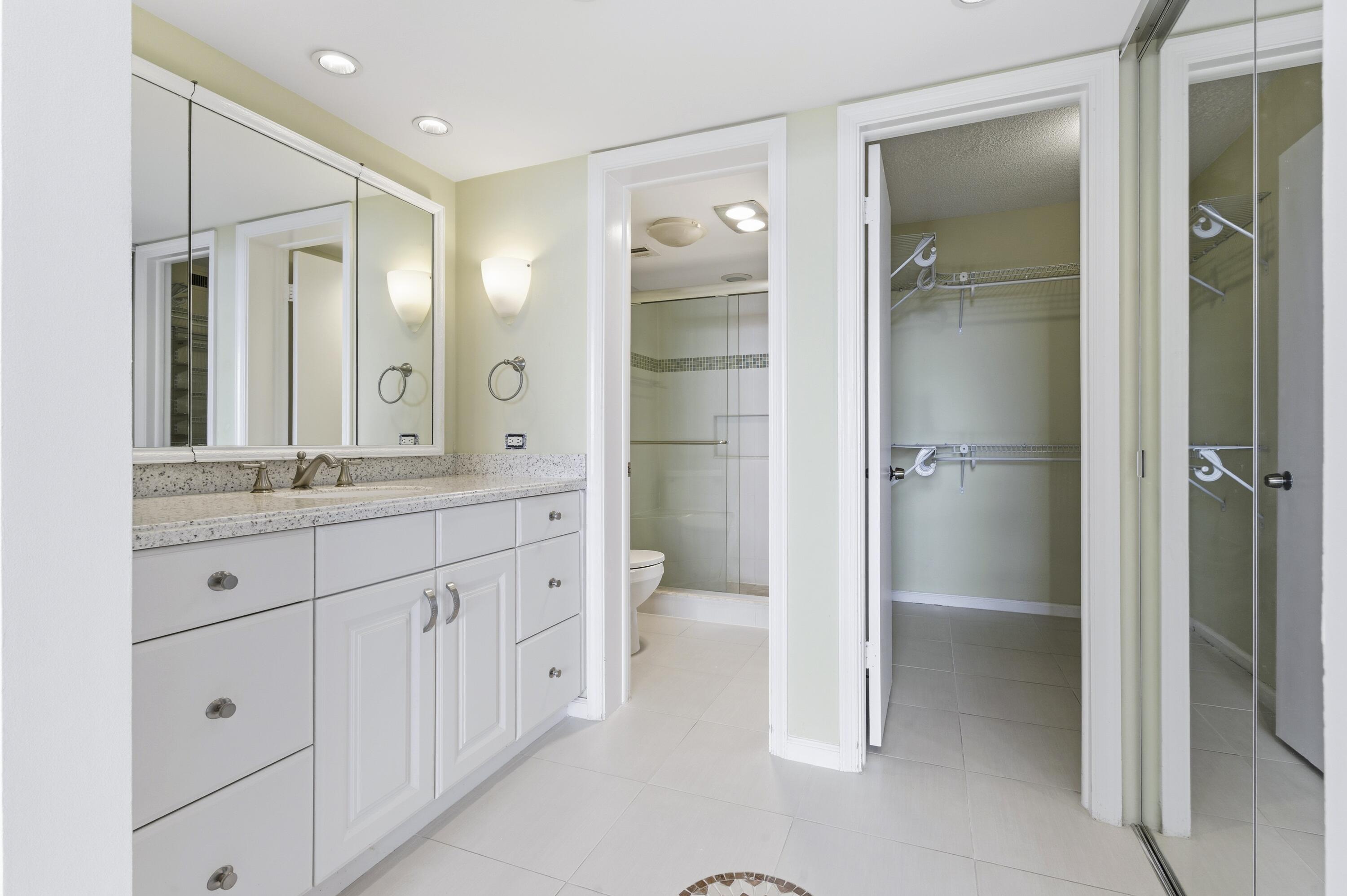 LAKE HARBOUR TOWERS CONDO - Residential