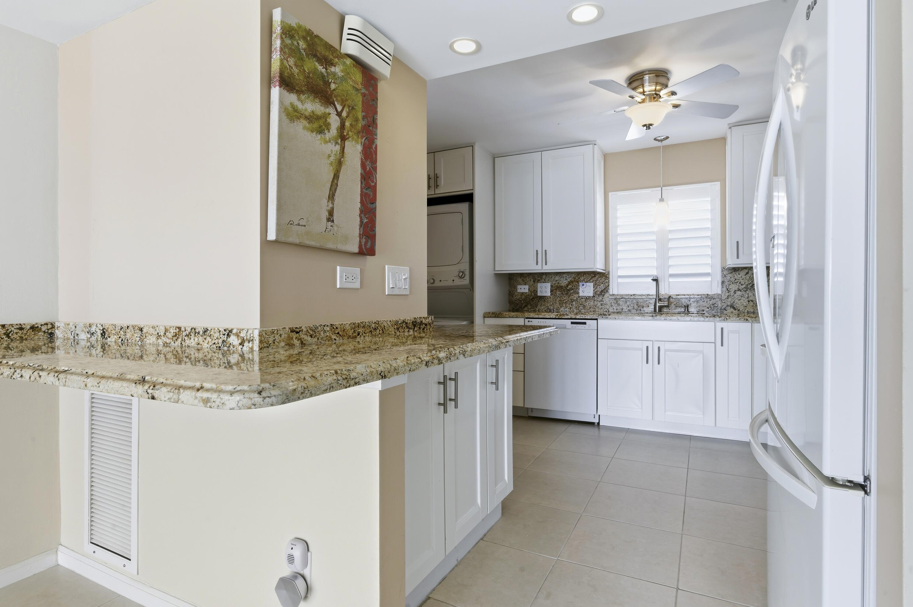 LAKE HARBOUR TOWERS CONDO - Residential