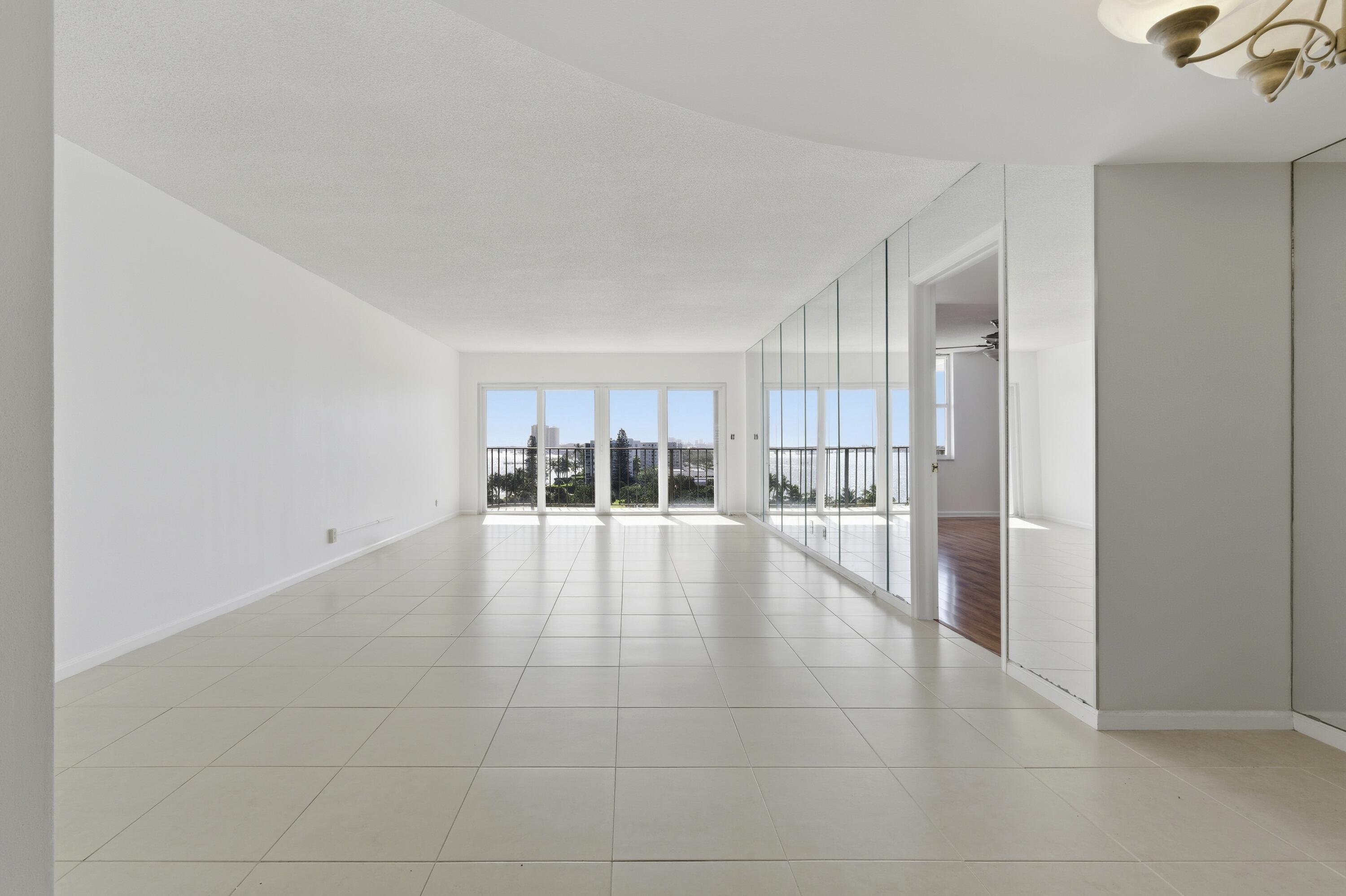 LAKE HARBOUR TOWERS CONDO - Residential