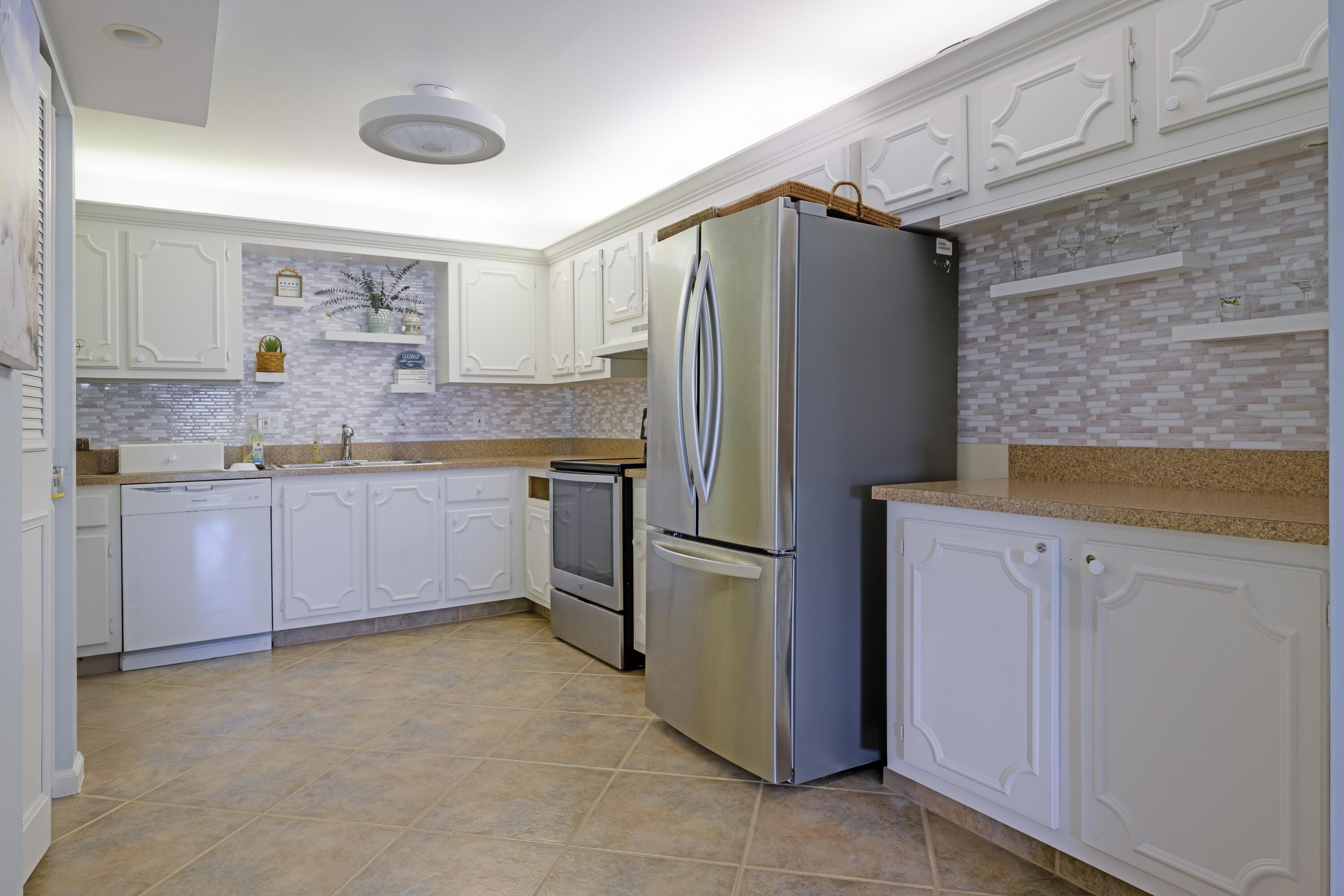 LAKE HARBOUR TOWERS CONDO - Residential