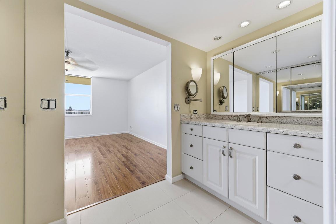 LAKE HARBOUR TOWERS CONDO - Residential