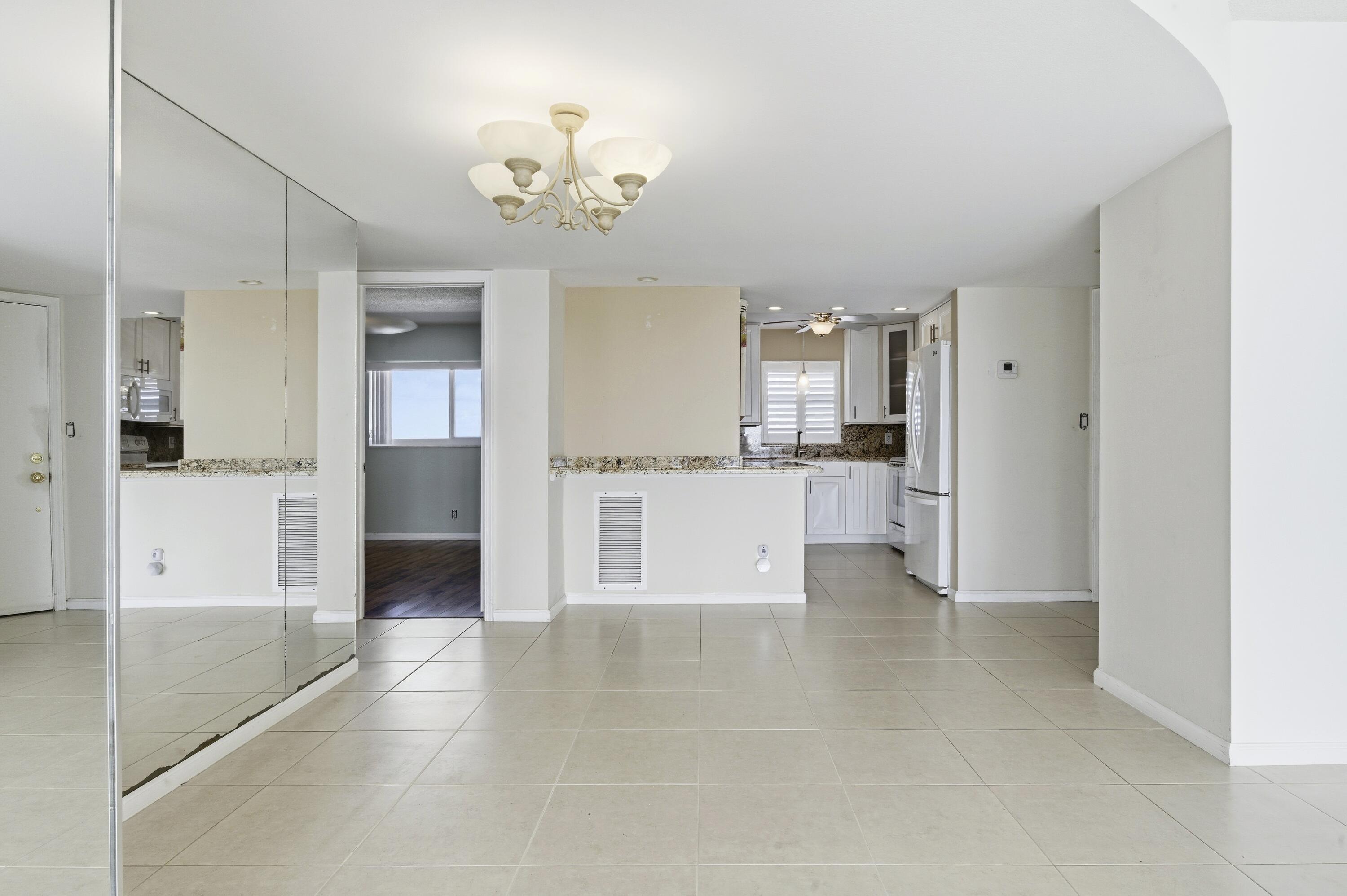 LAKE HARBOUR TOWERS CONDO - Residential