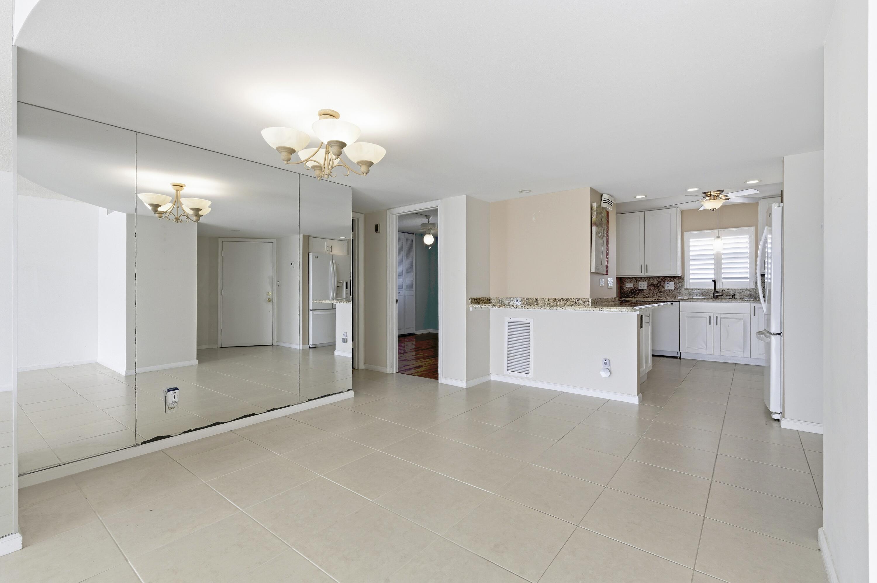 LAKE HARBOUR TOWERS CONDO - Residential