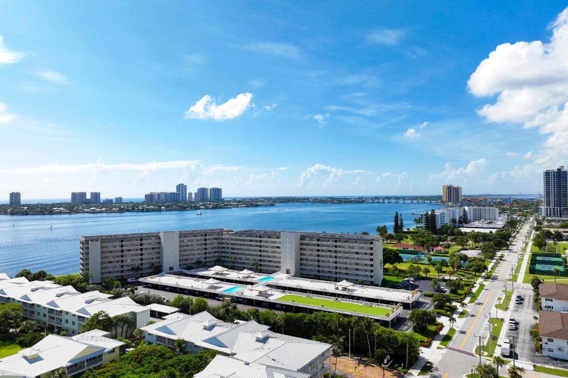 LAKE HARBOUR TOWERS CONDO - Residential