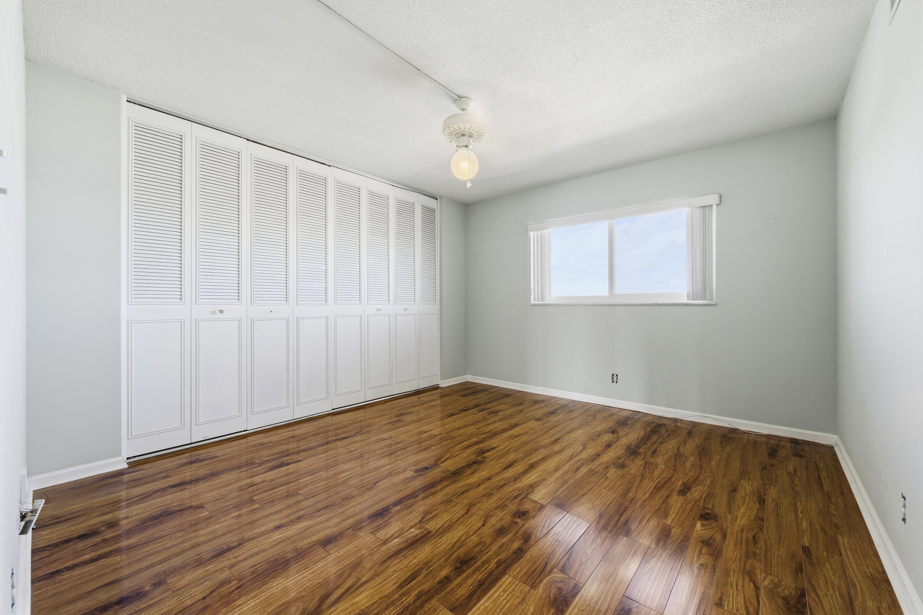 LAKE HARBOUR TOWERS CONDO - Residential