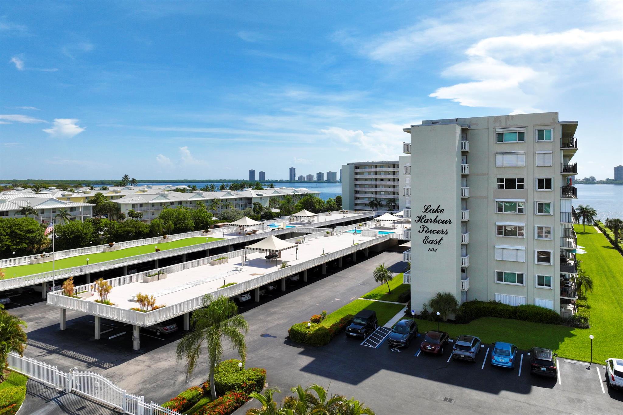 LAKE HARBOUR TOWERS CONDO - Residential