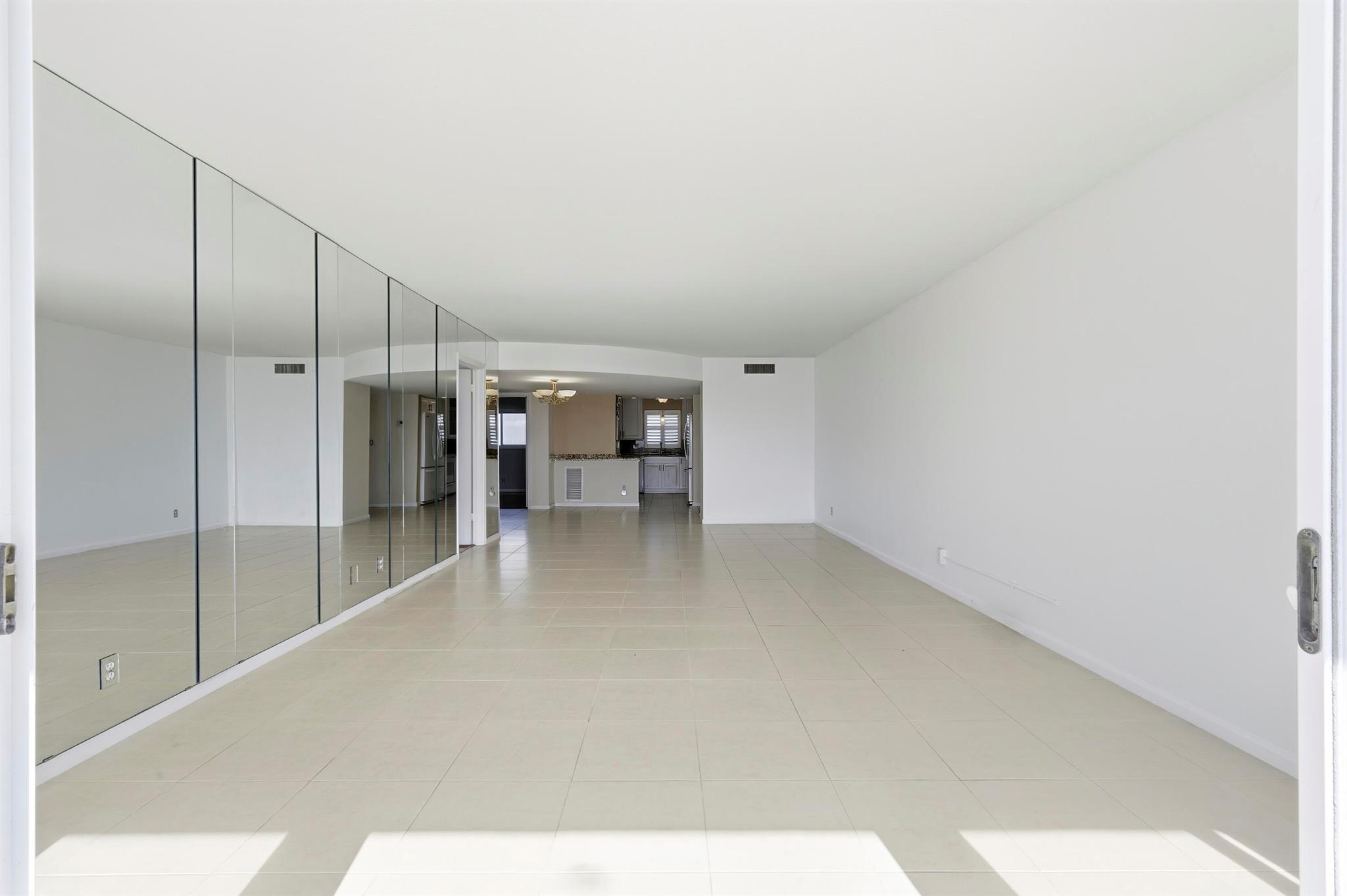 LAKE HARBOUR TOWERS CONDO - Residential