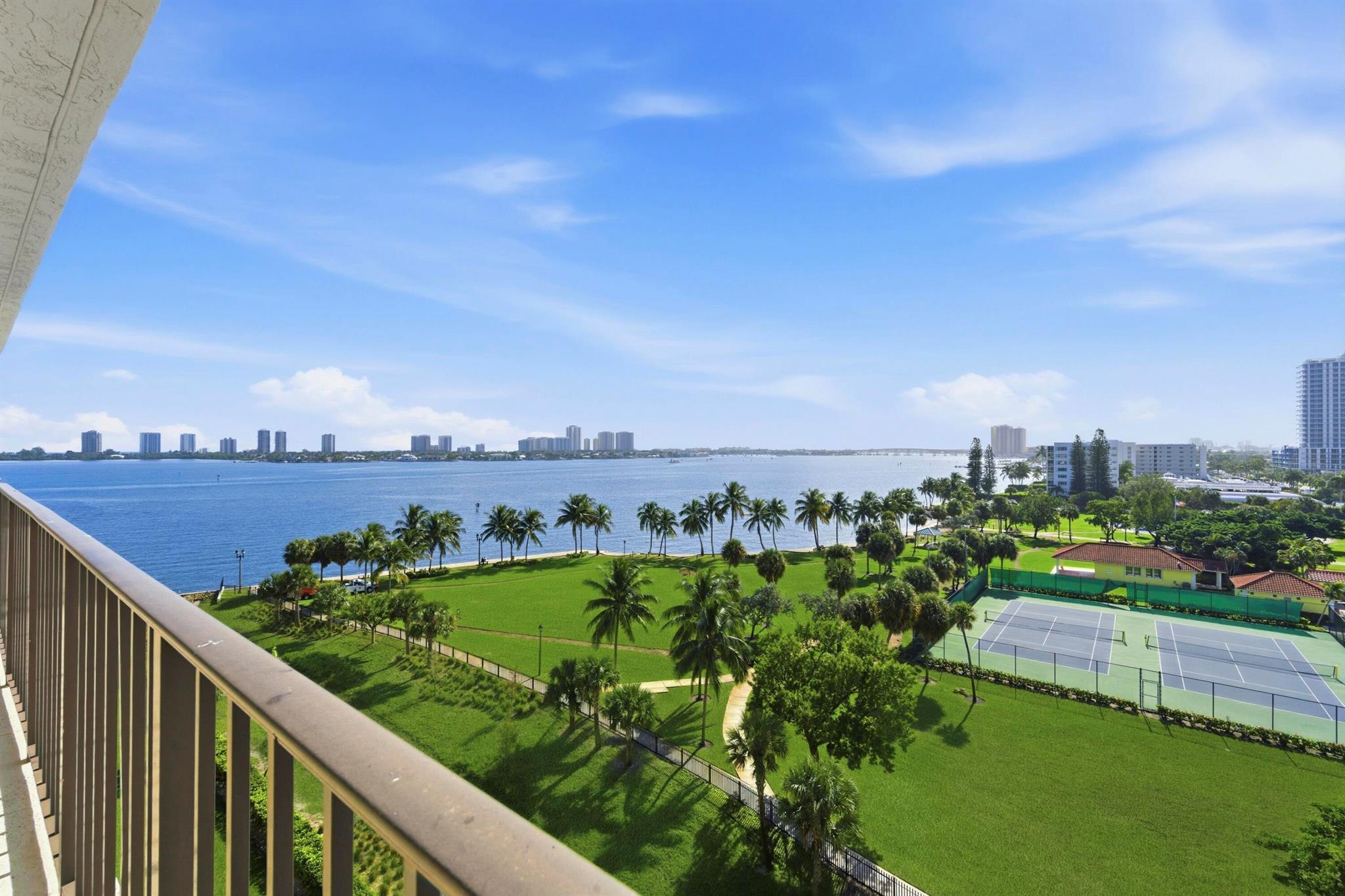 LAKE HARBOUR TOWERS CONDO - Residential